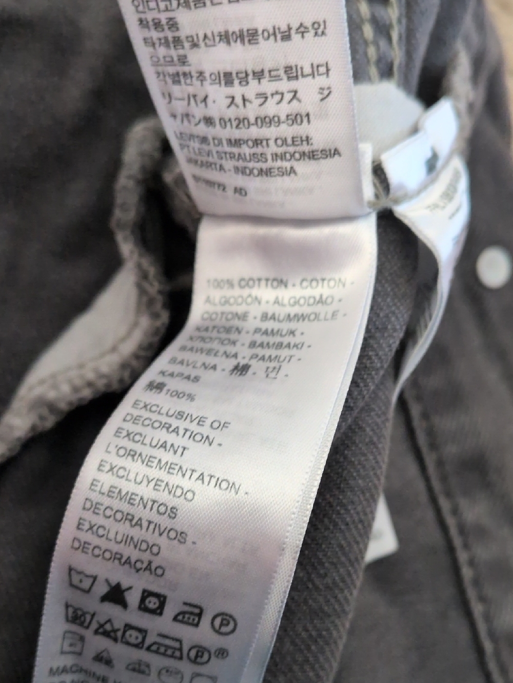 Levi's Women's Faded Gray Black Denim Trucker Jacket - Picture 9 of 11